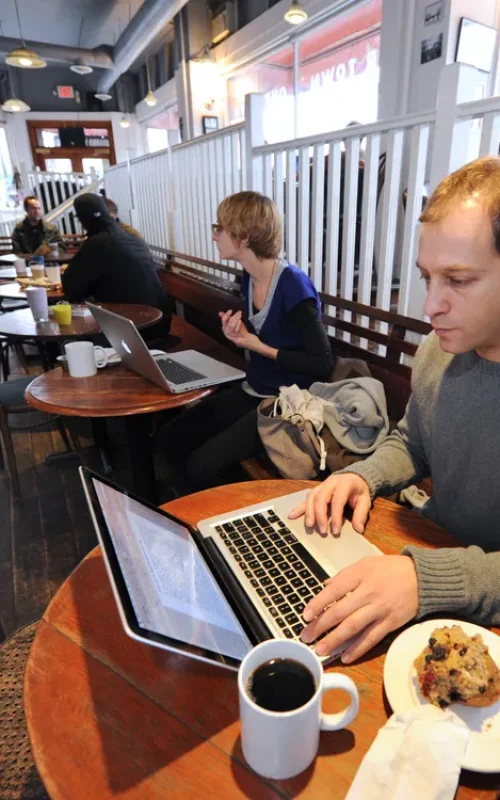 remote-work-cafe-vw1103